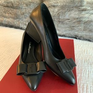 Salvatore Ferragamo Black mid-heel shoes